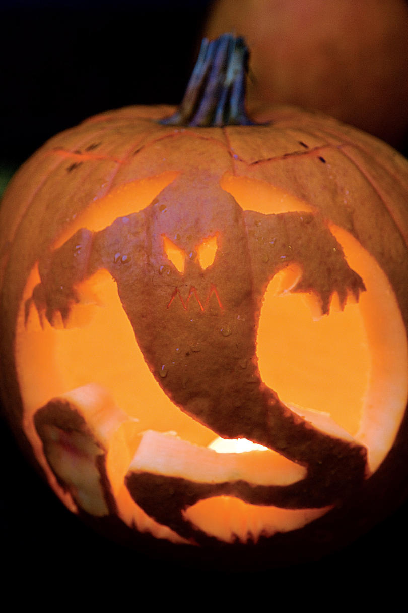 spooky_ghost_halloween_pumpkin_1618867654.jpg